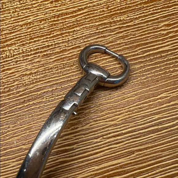 Vintage Gucci Black Dial Silver Bracelet Watch - Picture 9 of 10